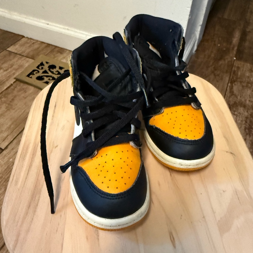 Air Jordan 1s Size 9